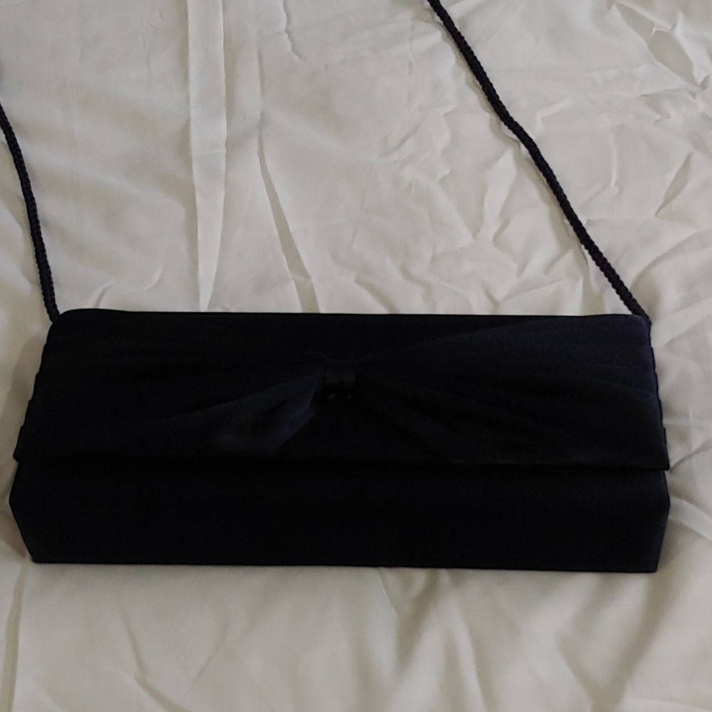 NAVY CLUTCH PURSE